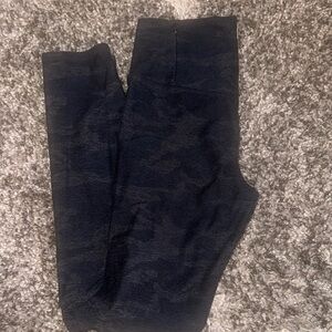 Vuori Black Camo clean elevation Leggings